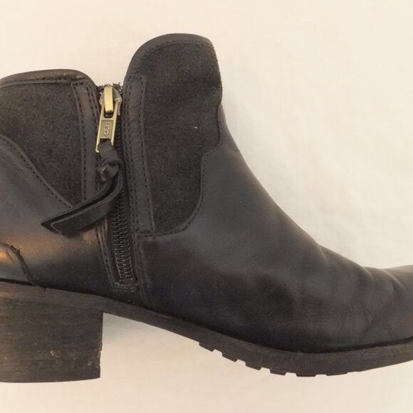UGG Ankle Boots Womens 7 Black Chelsea Leather Sherpa Footbed 1.75 inch heel - Picture 3 of 9